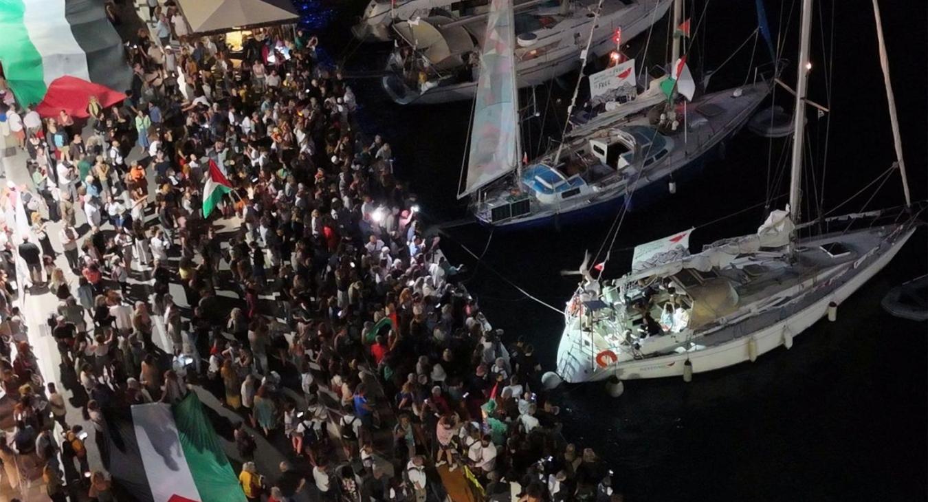 image of the flotilla in Greece